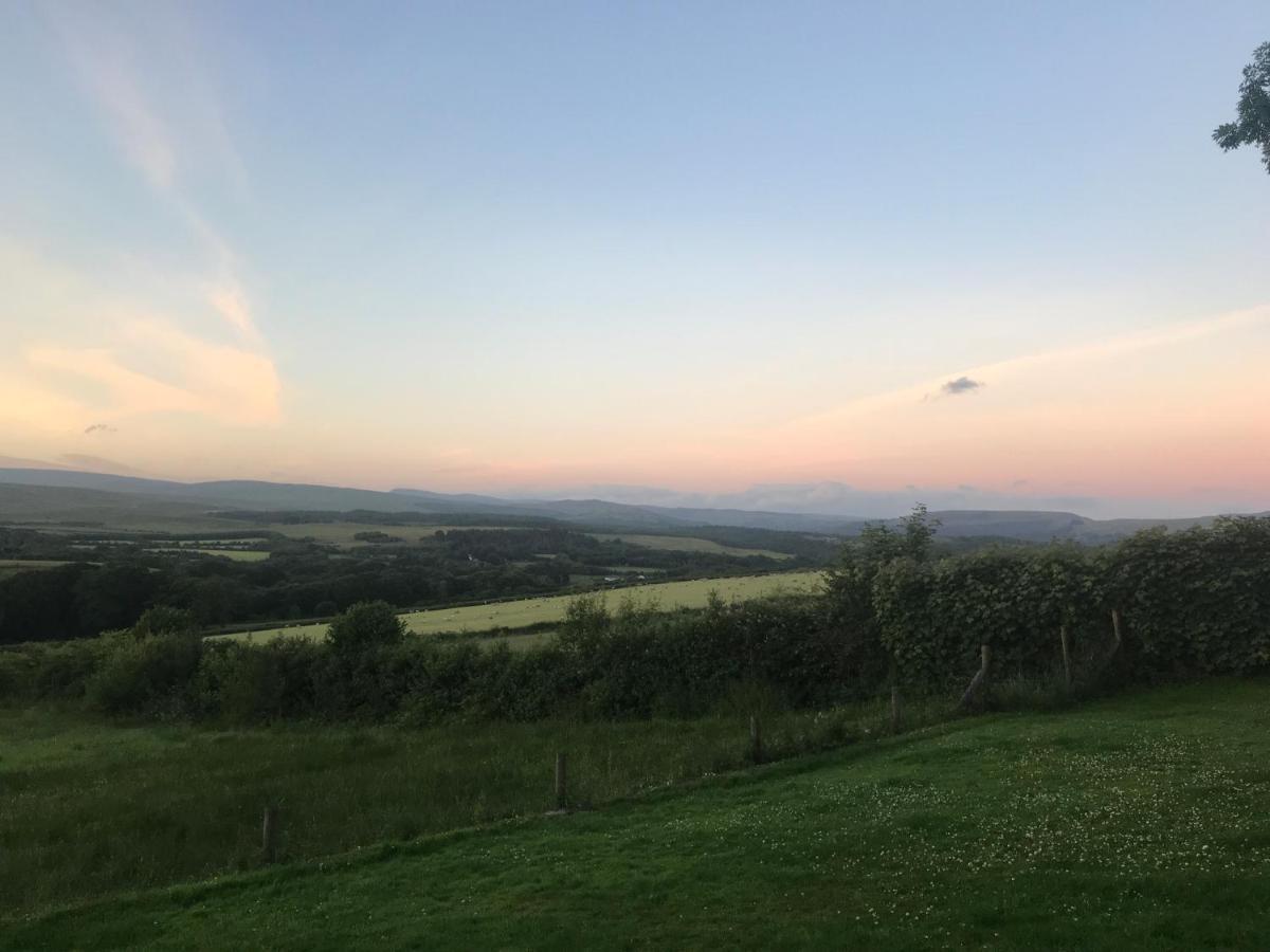 Cwtch Farm Bed & Breakfast Ystalyfera 外观 照片