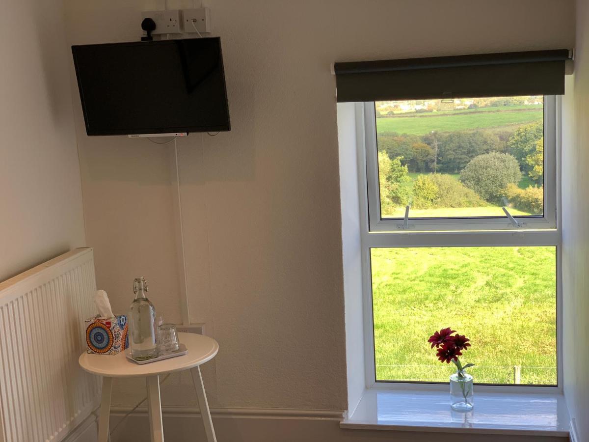 Cwtch Farm Bed & Breakfast Ystalyfera 外观 照片