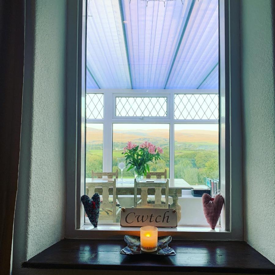 Cwtch Farm Bed & Breakfast Ystalyfera 外观 照片