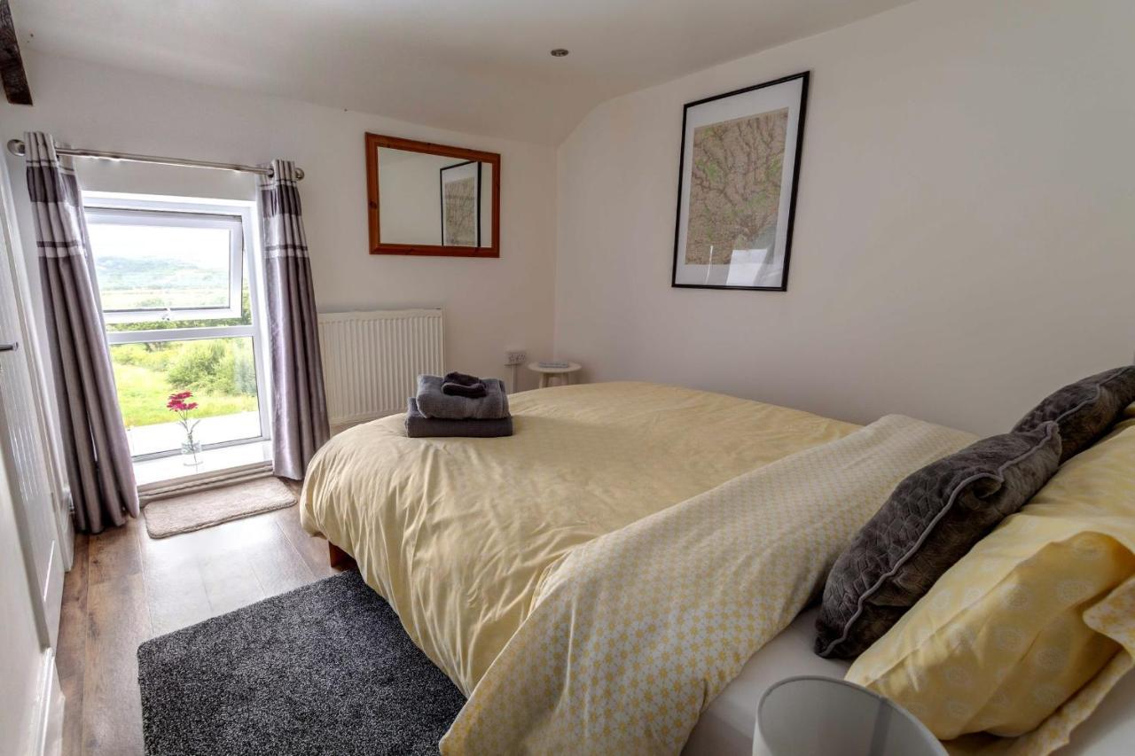Cwtch Farm Bed & Breakfast Ystalyfera 外观 照片