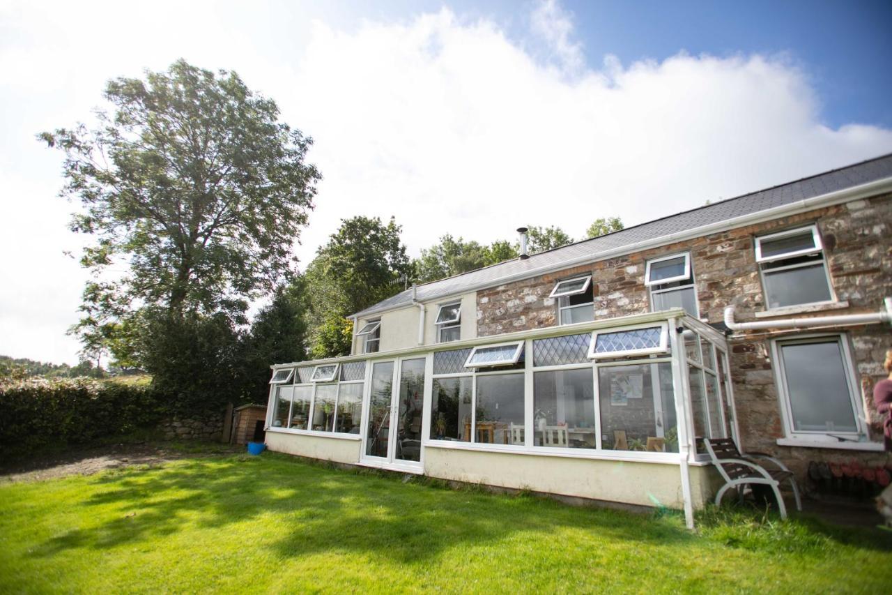 Cwtch Farm Bed & Breakfast Ystalyfera 外观 照片