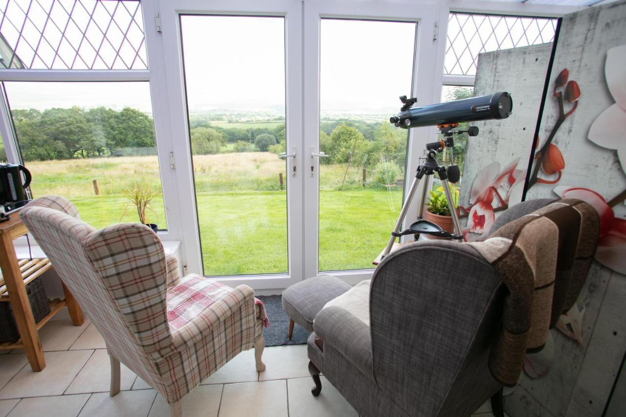 Cwtch Farm Bed & Breakfast Ystalyfera 外观 照片